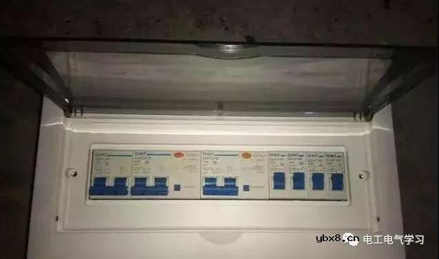 电工徒弟跟着师傅学做配电箱的经验 