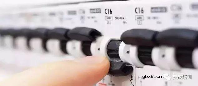 看电气工程师如何用PLC完成液压夹钳实验台项目！果然有套路~ 