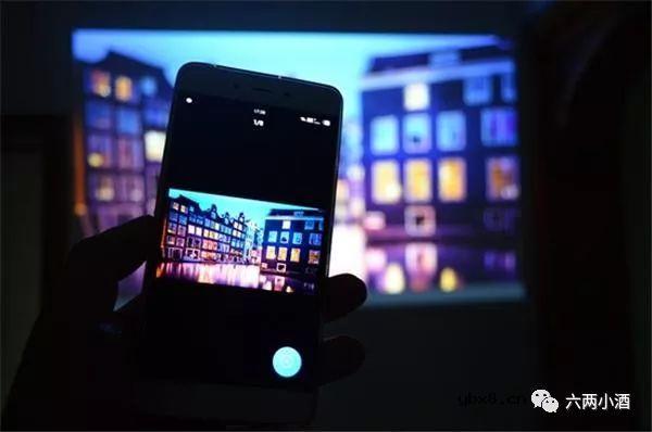 小米小手机上的自带投影功能特别好用，一直用一直爽，别浪费这功能了 