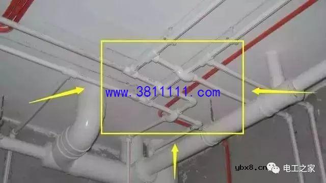 专业电工师傅解答：家装改水电线管走地好还是走顶好 