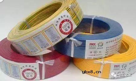 专业电工师傅解答：家装改水电线管走地好还是走顶好 