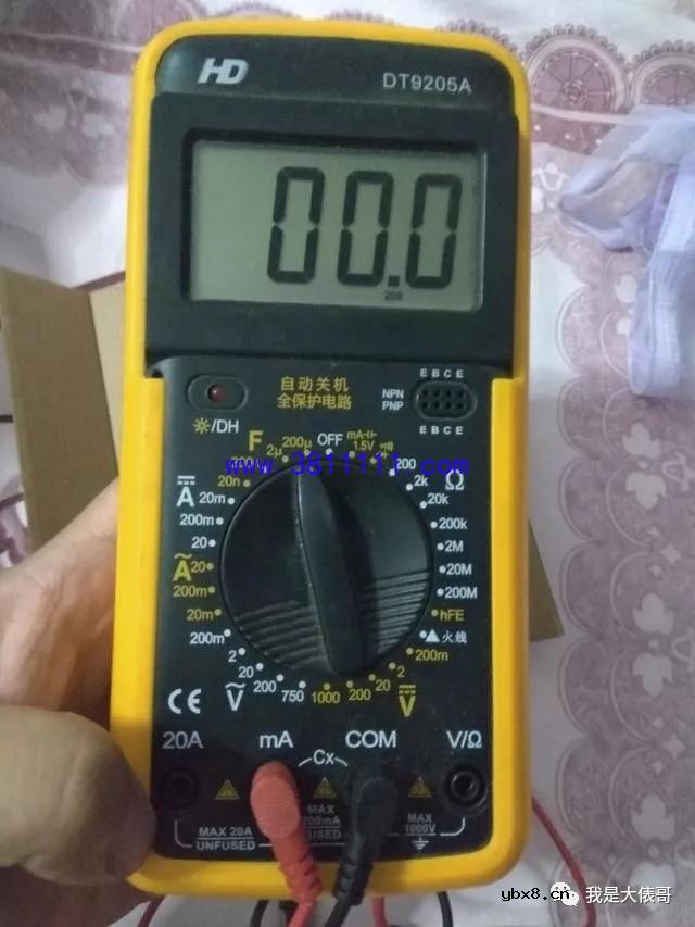 如何区分电容的正负极？怎么用万用表测电容的容量？ 