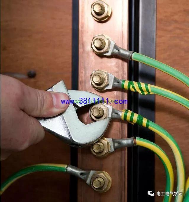 配电柜金属带电时，带电作业接线顺序，你有没有接错？ 