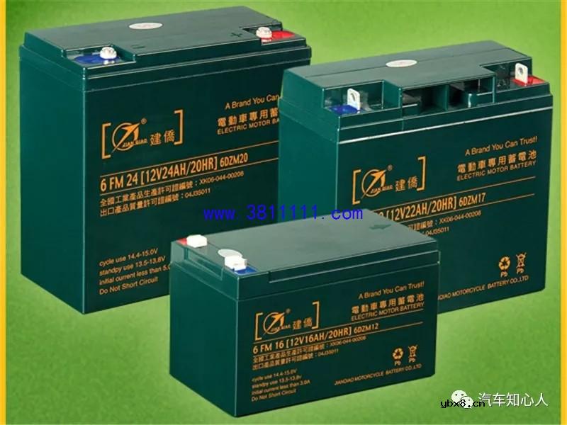 电动车大撑上的小轮子有何用？车主：轮胎没气了用它！ 