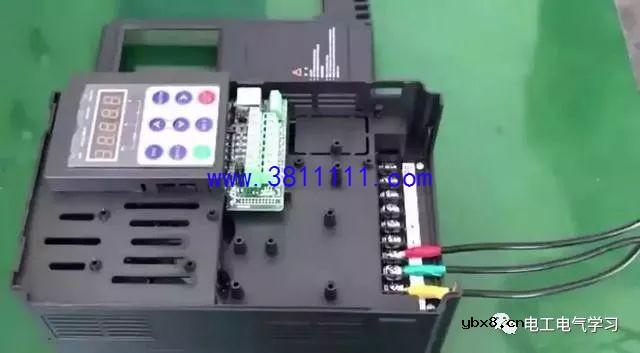 先从主电路与控制线路的接线开始学习变频器主电路的接线流程 