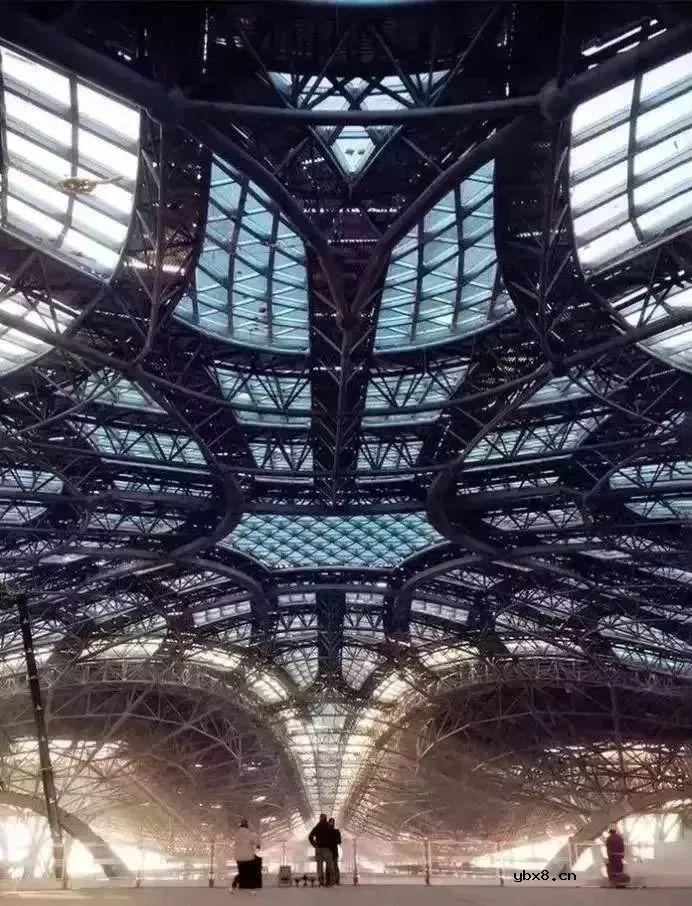 全球最大机场—北京新机场，科幻堪比外星人基地 