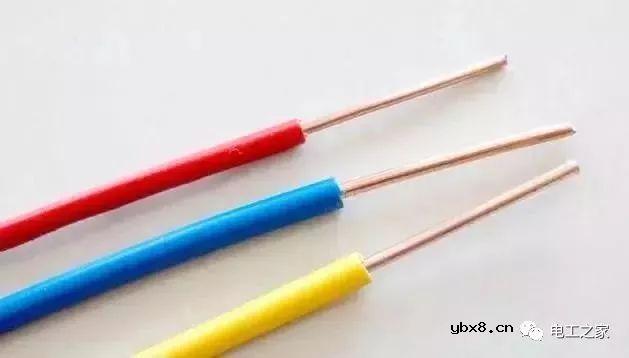 专业电工师傅解答：家装改水电线管走地好还是走顶好 