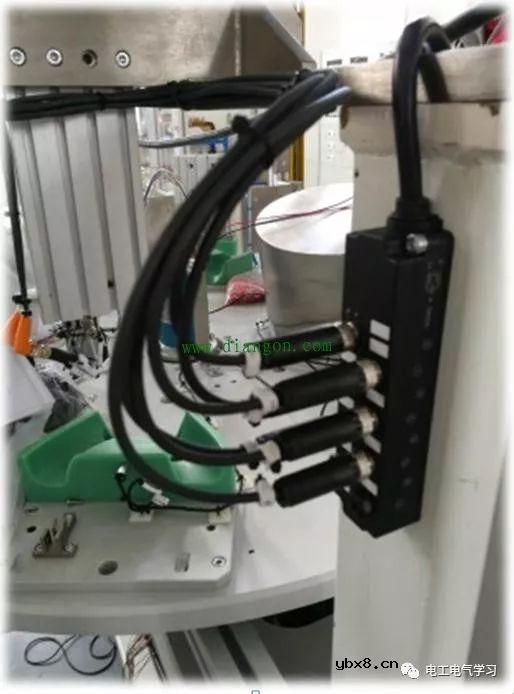 配电箱电工接线规范标准，接线时须强弱电分开走，避免干扰（左强右弱） 